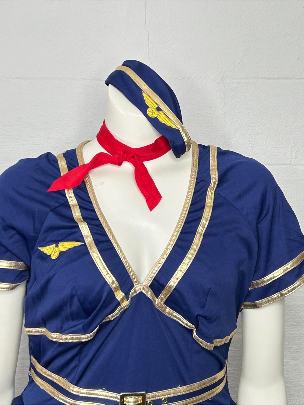 Leg Avenue Friendly Skies Flight Attendant 1X/2X Plus Halloween Costume - Picture 11 of 16